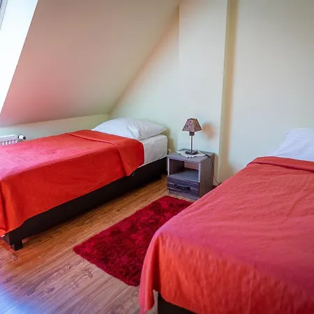 Osada Koszalkowo Wiezyca B&B 심바르크