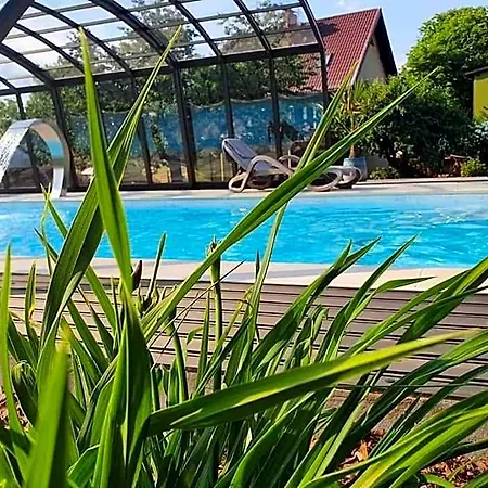 Osada Koszalkowo Wiezyca B&B 심바르크