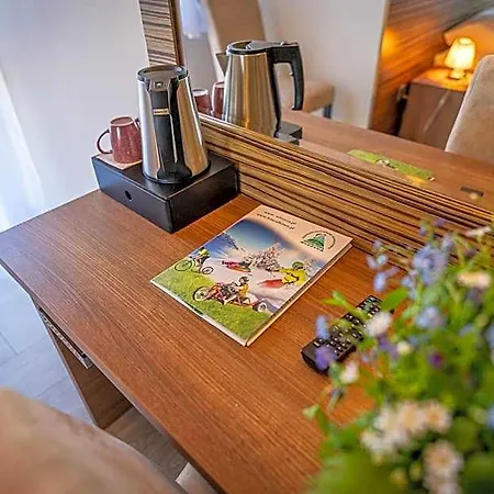 Osada Koszalkowo Wiezyca B&B 심바르크